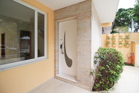 Casa para alugar com 160m², 3 quartos e 2 vagas Casa para alugar com 160m², 3 quartos e 2 vagasEntrada