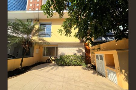 Fachada da casa de casa de condomínio para alugar com 3 quartos, 160m² em Itaim Bibi, São Paulo