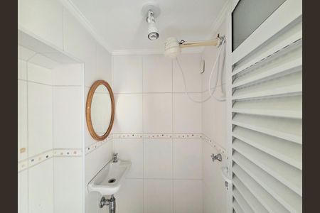 Casa de condomínio para alugar com 160m², 3 quartos e 2 vagasBanheiro de serviço