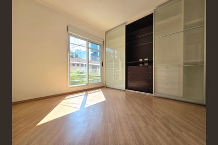 Casa de condomínio para alugar com 160m², 3 quartos e 2 vagasSuíte