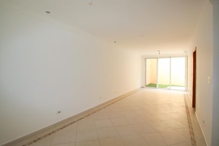 Casa para alugar com 160m², 3 quartos e 2 vagas Casa para alugar com 160m², 3 quartos e 2 vagasSala