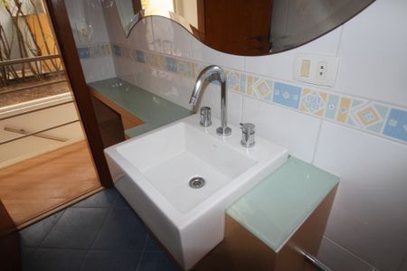 Casa para alugar com 160m², 3 quartos e 2 vagas Casa para alugar com 160m², 3 quartos e 2 vagasBanheiro social