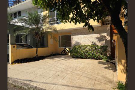 Casa de condomínio para alugar com 160m², 3 quartos e 2 vagasFachada da casa