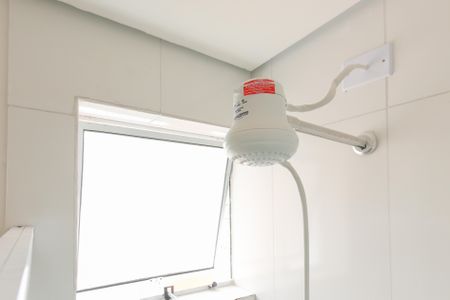 Banheiro de kitnet/studio para alugar com 1 quarto, 16m² em Vila Butantã, São Paulo