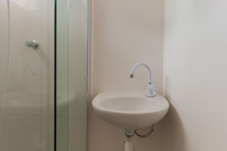 Banheiro de kitnet/studio para alugar com 1 quarto, 16m² em Vila Butantã, São Paulo