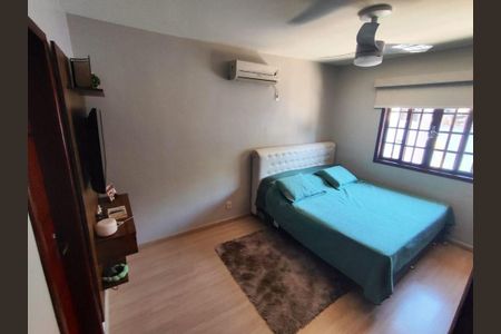 Casa à venda com 2 quartos, 207m² em Santa Barbara, Niterói