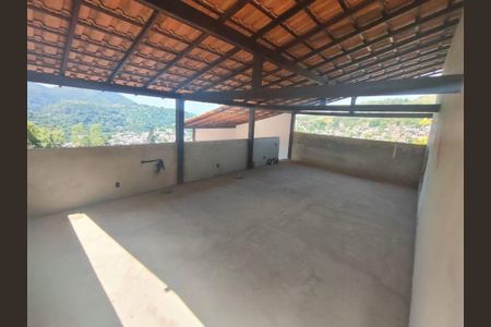 Casa à venda com 2 quartos, 207m² em Santa Barbara, Niterói