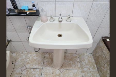 Casa à venda com 108m², 3 quartos e 2 vagas Casa à venda com 108m², 3 quartos e 2 vagasÁrea de serviço