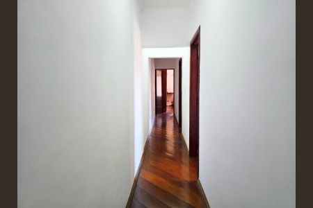 Casa à venda com 108m², 3 quartos e 2 vagas Casa à venda com 108m², 3 quartos e 2 vagasCorredor