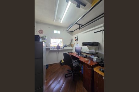 Casa à venda com 108m², 3 quartos e 2 vagasEscritório