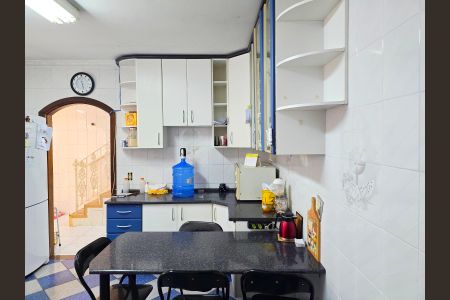 Casa à venda com 108m², 3 quartos e 2 vagas Casa à venda com 108m², 3 quartos e 2 vagasCozinha