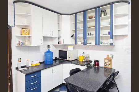 Casa à venda com 108m², 3 quartos e 2 vagas Casa à venda com 108m², 3 quartos e 2 vagasCozinha