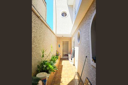 Casa à venda com 108m², 3 quartos e 2 vagas Casa à venda com 108m², 3 quartos e 2 vagasCorredor