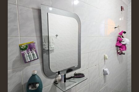 Casa à venda com 108m², 3 quartos e 2 vagas Casa à venda com 108m², 3 quartos e 2 vagasBanheiro social