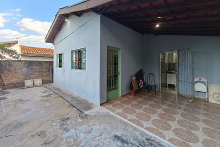 Casa à venda com 74m², 2 quartos e 3 vagasQuintal - Garagem