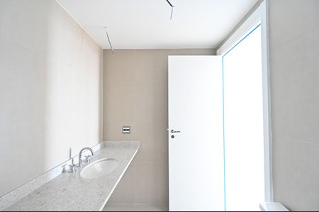 Apartamento à venda com 325m², 4 quartos e 1 vagaBanheiro da Suíte 1