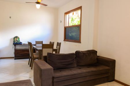 Sala de casa para alugar com 3 quartos, 98m² em Bonsucesso, Rio de Janeiro