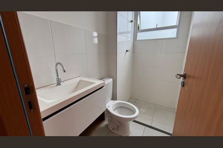Banheiro de apartamento para alugar com 2 quartos, 45m² em Residencial Alvaluz, Aparecida de Goiânia