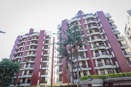 Apartamento à venda com 138m², 3 quartos e 3 vagas Apartamento à venda com 138m², 3 quartos e 3 vagasPrédio