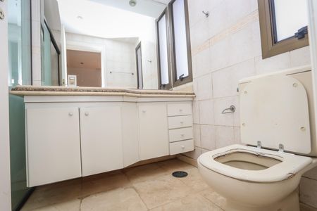 Apartamento à venda com 138m², 3 quartos e 3 vagas Apartamento à venda com 138m², 3 quartos e 3 vagasBanheiro da Suite 2