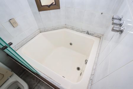 Apartamento à venda com 138m², 3 quartos e 3 vagas Apartamento à venda com 138m², 3 quartos e 3 vagasBanheiro da suite