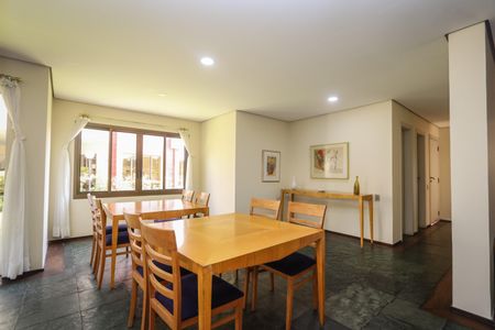 Apartamento à venda com 138m², 3 quartos e 3 vagas Apartamento à venda com 138m², 3 quartos e 3 vagasÁrea comum - Salão de festas