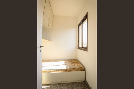 Apartamento à venda com 138m², 3 quartos e 3 vagas Apartamento à venda com 138m², 3 quartos e 3 vagasQuarto de Serviço