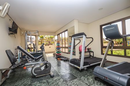 Apartamento à venda com 138m², 3 quartos e 3 vagas Apartamento à venda com 138m², 3 quartos e 3 vagasÁrea comum - Academia