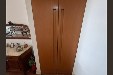 Apartamento à venda com 110m², 2 quartos e sem vaga Apartamento à venda com 110m², 2 quartos e sem vagaArmário sala