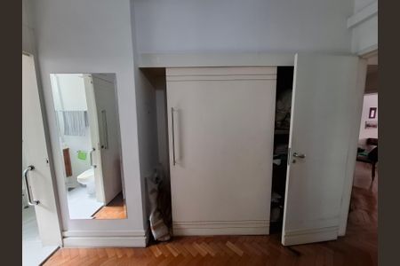 Apartamento à venda com 110m², 2 quartos e sem vaga Apartamento à venda com 110m², 2 quartos e sem vagaArmário suíte