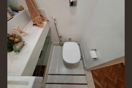 Apartamento à venda com 110m², 2 quartos e sem vaga Apartamento à venda com 110m², 2 quartos e sem vagaBanheiro
