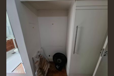 Apartamento à venda com 110m², 2 quartos e sem vaga Apartamento à venda com 110m², 2 quartos e sem vagaArmário suíte