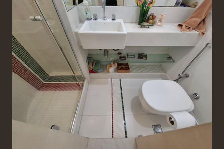 Apartamento à venda com 110m², 2 quartos e sem vaga Apartamento à venda com 110m², 2 quartos e sem vagaBanheiro