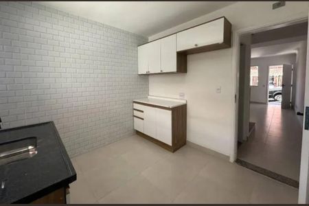 Casa de condomínio para alugar com 70m², 2 quartos e 2 vagas