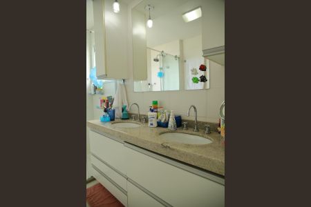 Apartamento à venda com 155m², 3 quartos e 3 vagasBanheiro Suíte 1 