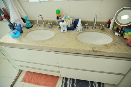 Apartamento à venda com 155m², 3 quartos e 3 vagasBanheiro Suíte 1 