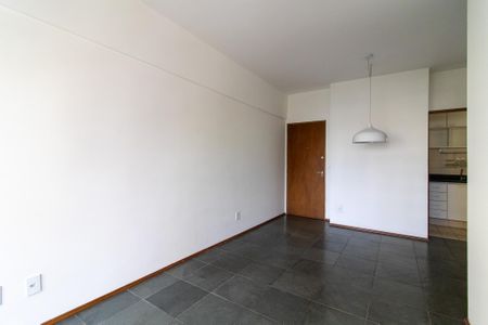 Apartamento à venda com 74m², 2 quartos e 1 vaga Apartamento à venda com 74m², 2 quartos e 1 vagaSala