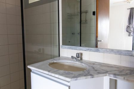 Apartamento à venda com 74m², 2 quartos e 1 vaga Apartamento à venda com 74m², 2 quartos e 1 vagaBanheiro da Suíte