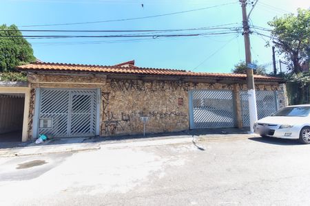 Casa à venda com 250m², 4 quartos e 3 vagas Casa à venda com 250m², 4 quartos e 3 vagasFachada