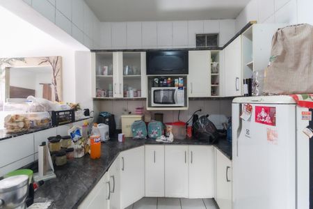 Casa à venda com 250m², 4 quartos e 3 vagas Casa à venda com 250m², 4 quartos e 3 vagasCozinha