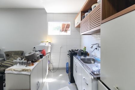 Casa à venda com 250m², 4 quartos e 3 vagas Casa à venda com 250m², 4 quartos e 3 vagasSala - Cozinha Casa 1