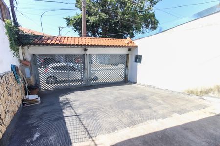 Casa à venda com 250m², 4 quartos e 3 vagas Casa à venda com 250m², 4 quartos e 3 vagasQuintal - Garagem