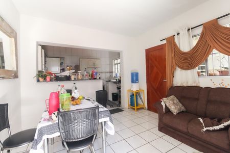 Casa à venda com 250m², 4 quartos e 3 vagas Casa à venda com 250m², 4 quartos e 3 vagasSala Casa 2