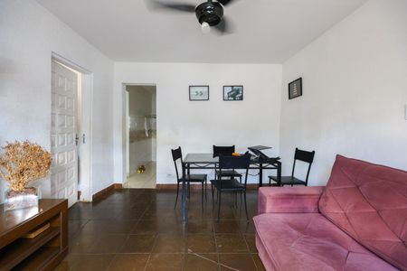 Casa à venda com 141m², 2 quartos e 4 vagas Casa à venda com 141m², 2 quartos e 4 vagasSala