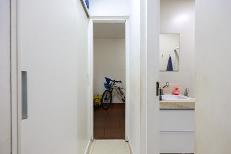 Casa à venda com 141m², 2 quartos e 4 vagas Casa à venda com 141m², 2 quartos e 4 vagasCorredor