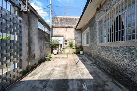 Casa à venda com 141m², 2 quartos e 4 vagas Casa à venda com 141m², 2 quartos e 4 vagasÁrea externa