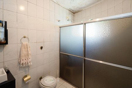 Casa à venda com 176m², 4 quartos e 6 vagas Casa à venda com 176m², 4 quartos e 6 vagasBanheiro da Suíte