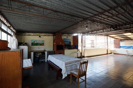 Casa à venda com 176m², 4 quartos e 6 vagas Casa à venda com 176m², 4 quartos e 6 vagasEspaço Gourmet