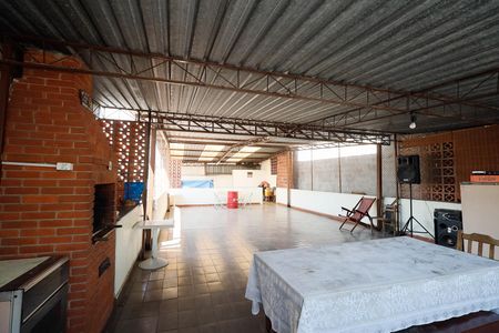 Casa à venda com 176m², 4 quartos e 6 vagas Casa à venda com 176m², 4 quartos e 6 vagasEspaço Gourmet