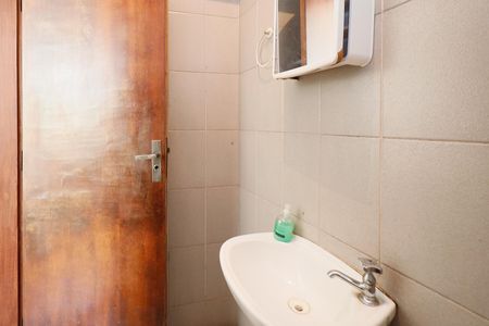 Casa à venda com 176m², 4 quartos e 6 vagas Casa à venda com 176m², 4 quartos e 6 vagasBanheiro 2